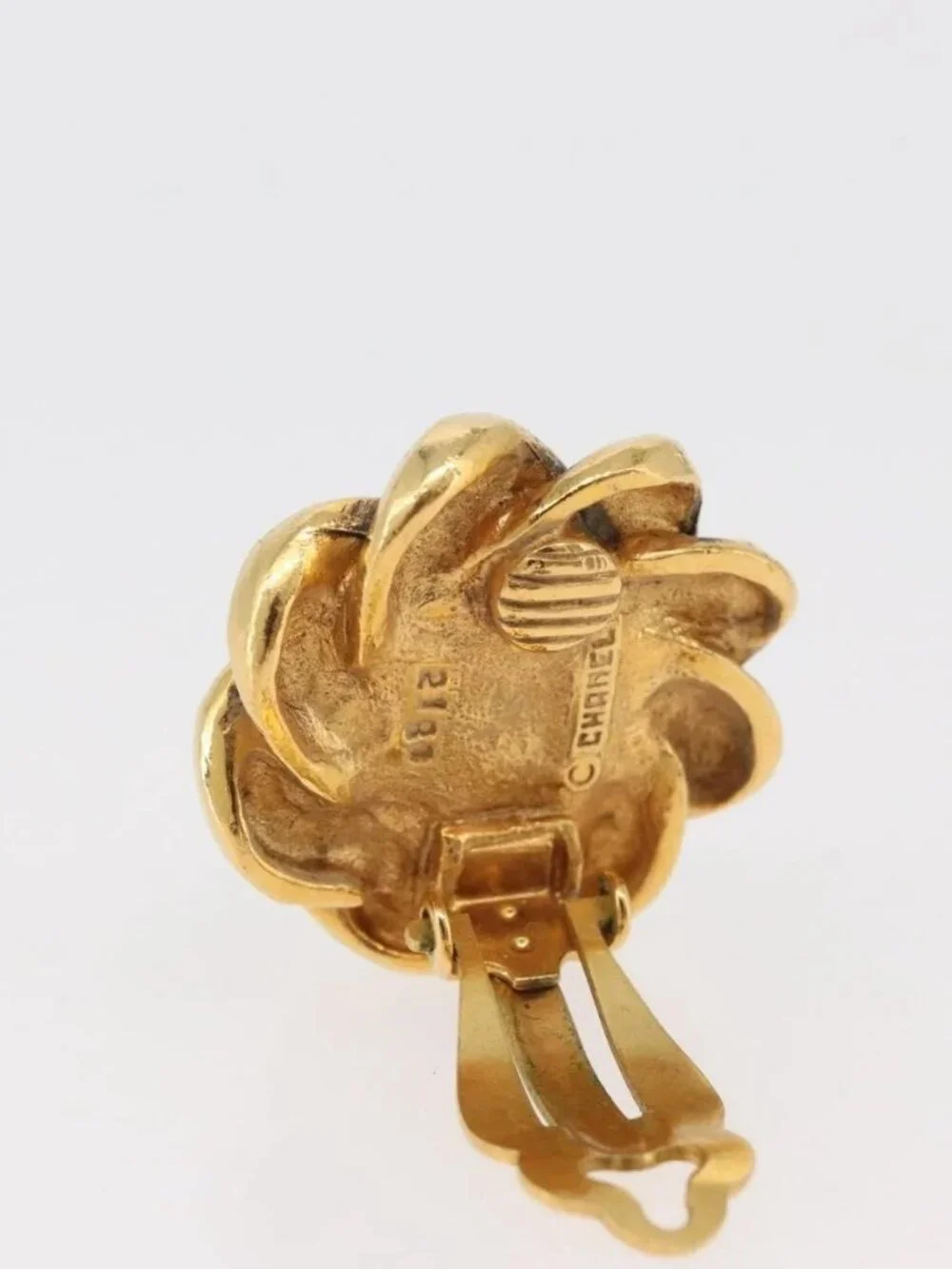 CHANEL Earring metal Gold CC Auth 178396
